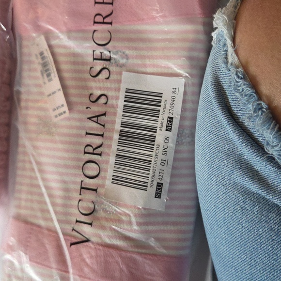 Victoria Secret Bag - Picture 2 of 2